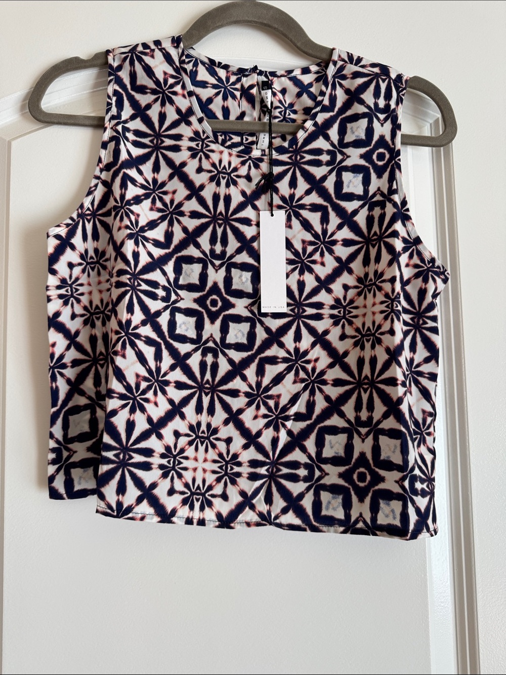 Sleeveless Geometric Print Shell Top - Navy & White